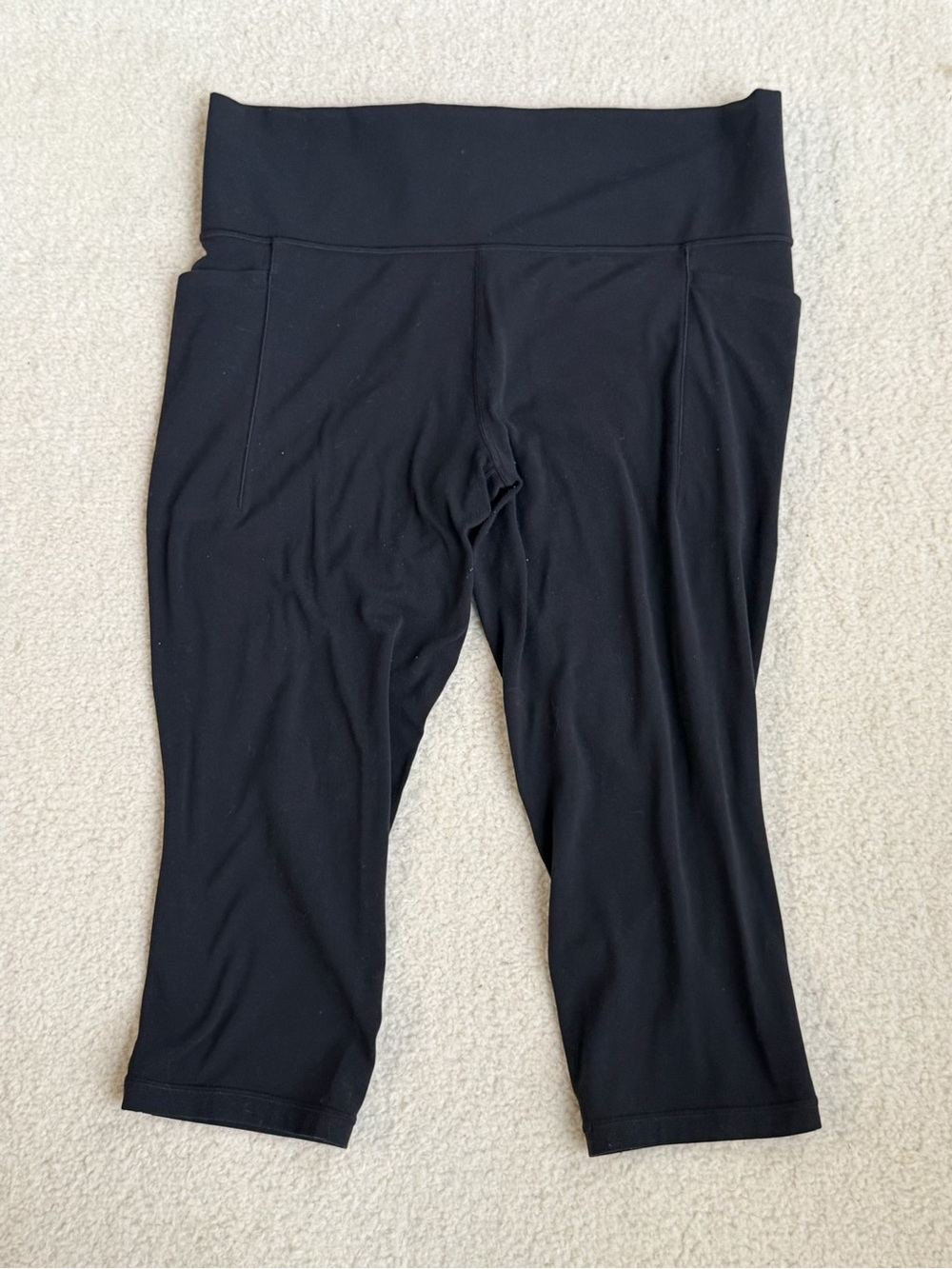 Athleta Black Salutation Stash Capri XL Pocket Pants Yoga